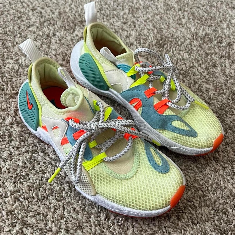 Nike EDGE
Psychedelic Lava Lamp Edition